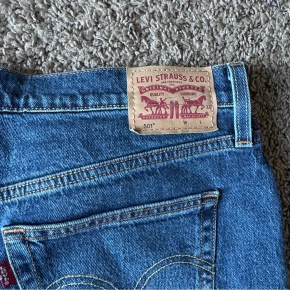 501 Levi’s High Wasted Shorts - Picture 3 of 5